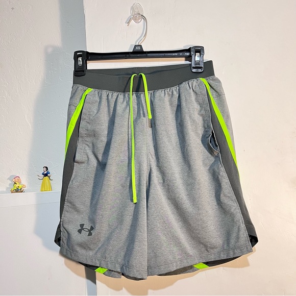 Under Armour short size Small : Box H: - Picture 1 of 9